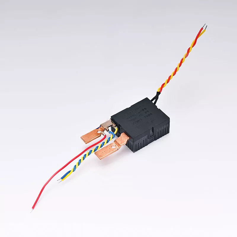 సింగిల్-ఫేజ్ 2P రైలు రకం ఎడమ-ఇన్-రైట్-అవుట్ లాచింగ్ రిలే